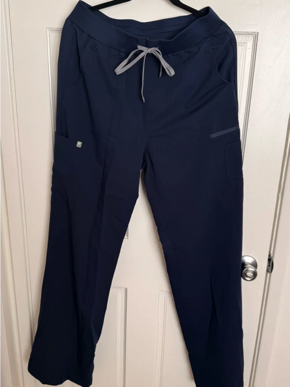 Fabletics Navy V-Neck Scrub Set - Picture 4 of 8